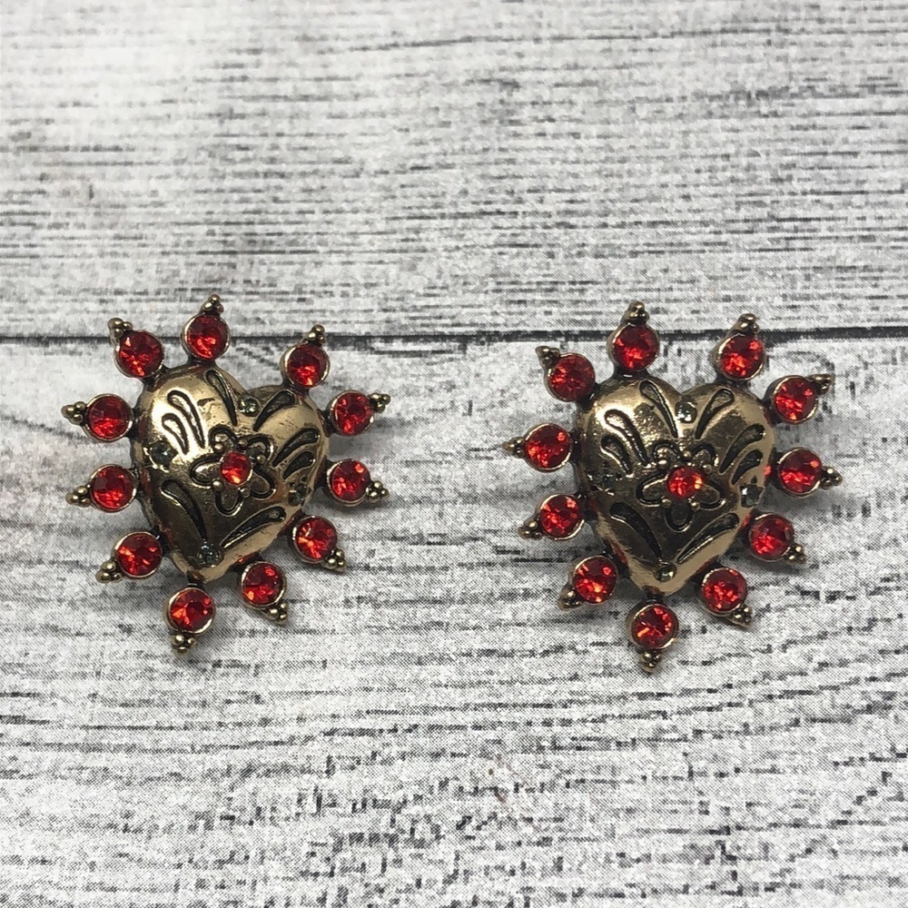 𝅺Betsey Johnson Rhinestone Heart Romantic Costume Statement Earrings Gold.